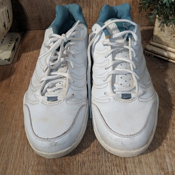 NIKE Women's Golf Shoes Size 9.  #Q - Picture 2 of 7